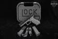 Glock 17 Gen 5 9mm Luger two tone in Excellent Condition Image 2