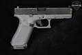 Glock 17 Gen 5 9mm Luger two tone in Excellent Condition Image 3