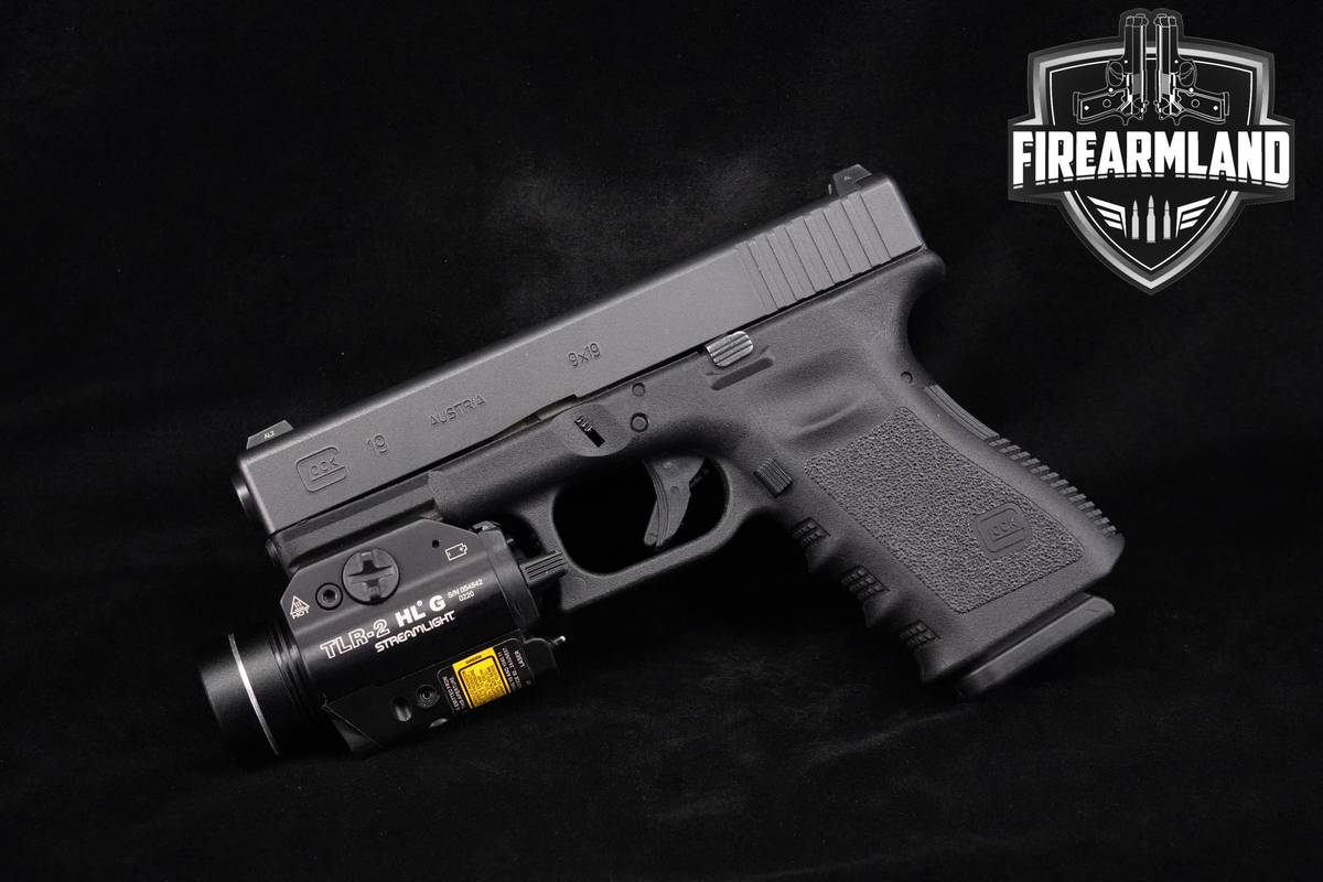 Glock 19 Gen3 9mm G19 Gen-3 +3 MAGS, HOLSTER, & STREAMLIGHT