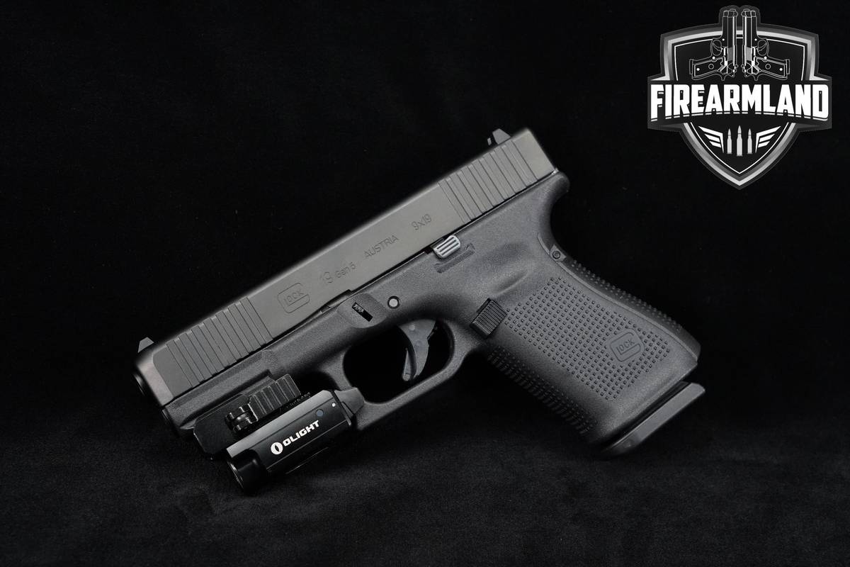 Glock 19 Gen5 9mm G19 Gen-5 +2 MAGS, ORIG CASE & OLIGHT