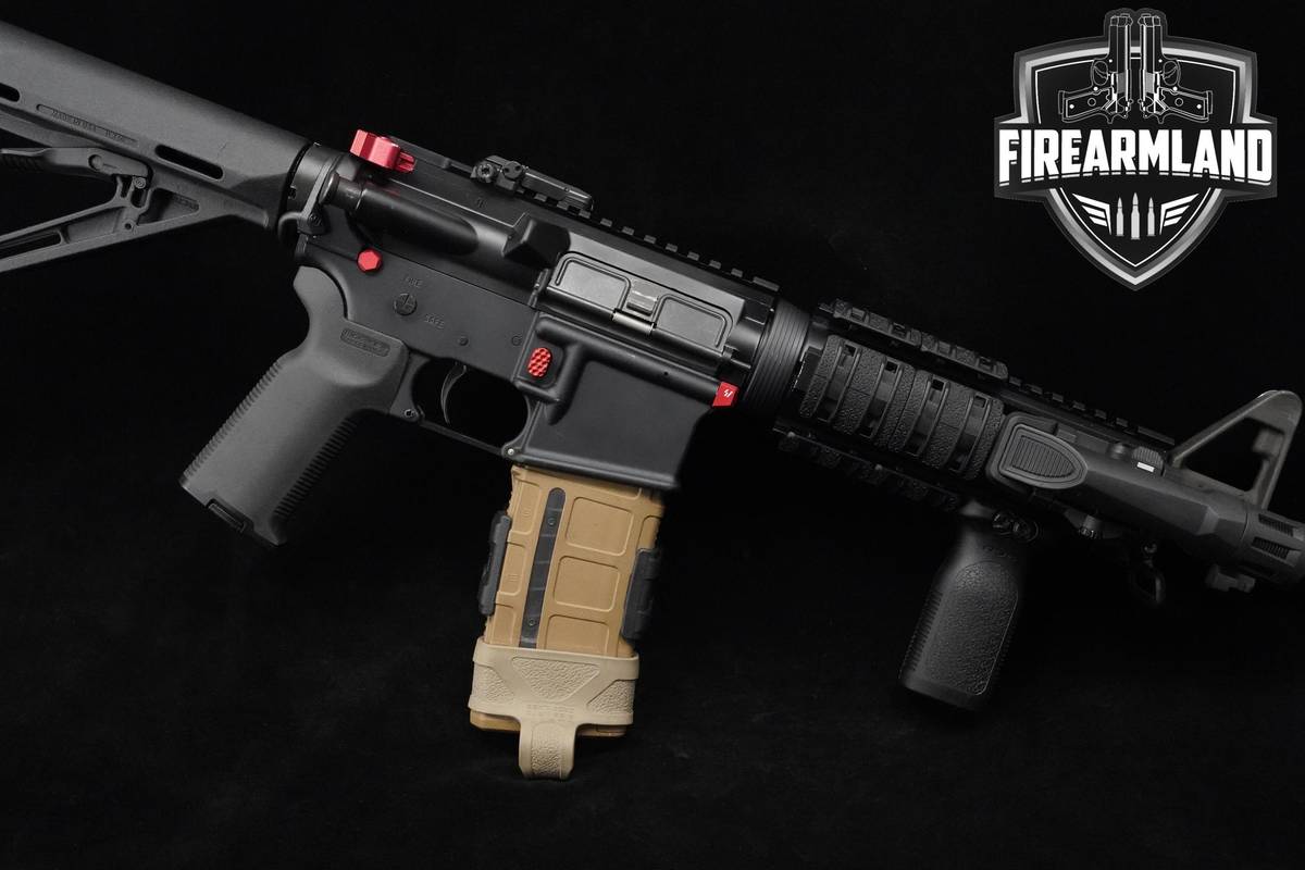 Bushmaster XM15-E2S 5.56 NATO AR-15 AR15 AR 16" XM15-E2S AR-15 w/ Light