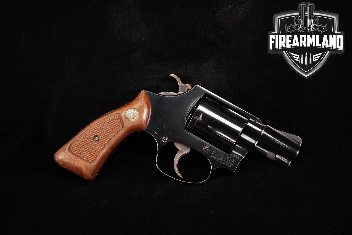 SNUB-NOSE 1972 Smith & Wesson Model 36 Chiefs Special 38-Spl 2" S&W 36