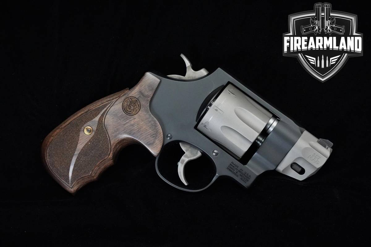 Smith & Wesson (S&W) Model 327 8 Shot Performance Center 357 Magnum S&W 327