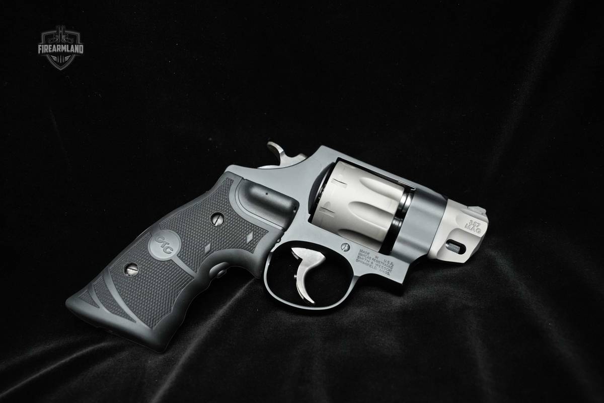 S&W PERFORMANCE CENTER 327 357 Magnum Smith & Wesson PC 357 Mag 327 S&W PC