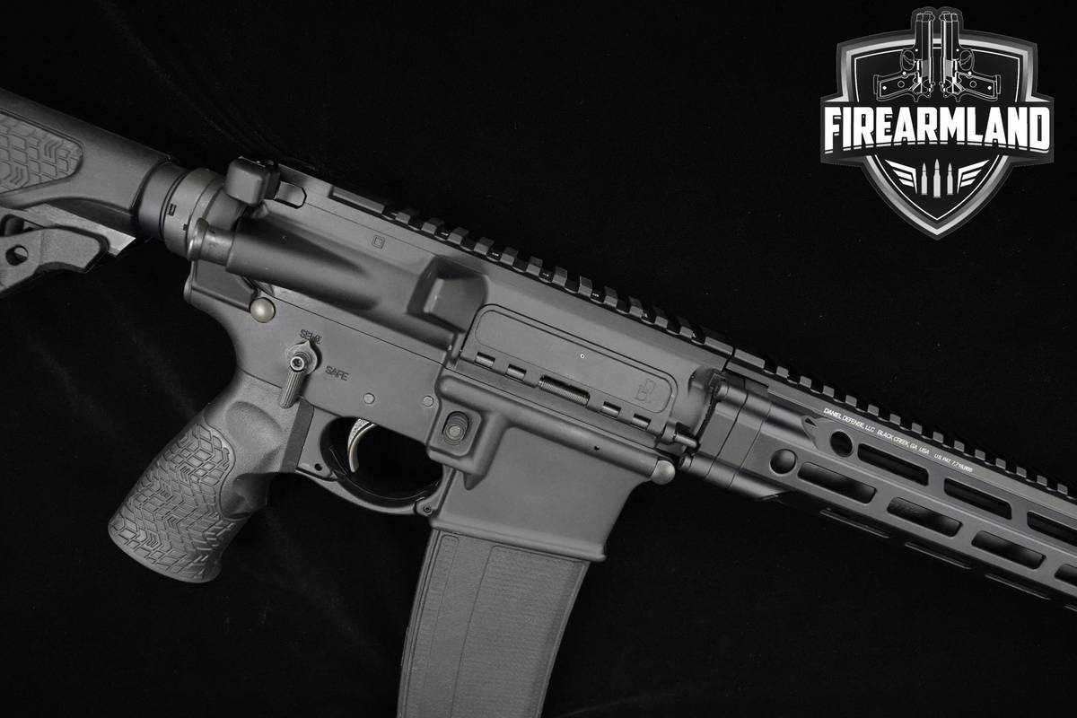Daniel Defense DDM4-V7 5.56 NATO AR-15 AR15 AR Daniel Defense-DDM4-V7 +CASE