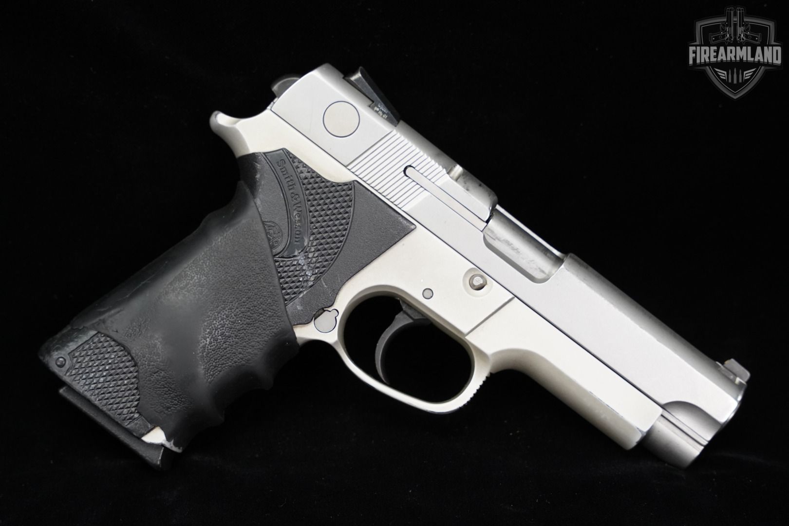 Smith & Wesson Model 4043 .40 S&W 4