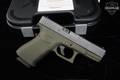 Glock 19 Gen3 9mm Luger Two-Tone in Good Condition Image 2