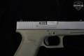 Glock 19 Gen3 9mm Luger Two-Tone in Good Condition Image 4