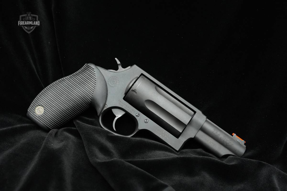 Taurus The Judge 45Colt/410 Revolver Taurus 45Colt 410 Judge Revolver Mag