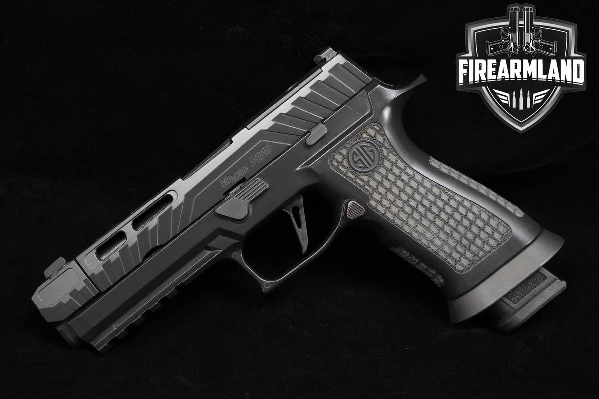Sig Sauer P320 Spectre Comp Blackout 9mm Sig-Sauer-P320-Spectre 2MAGS, CASE