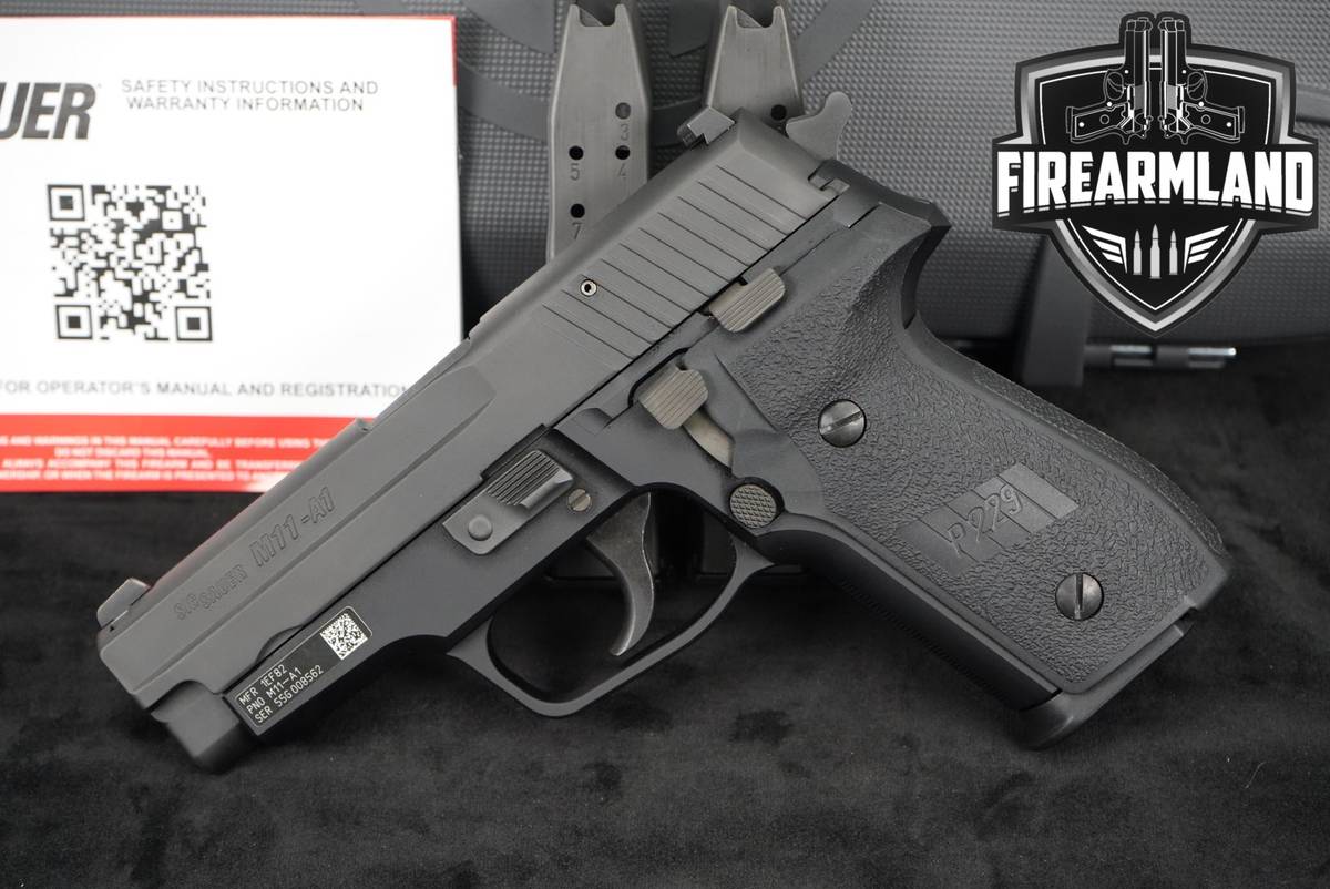 Sig Sauer M11-A1 9mm 3.9 SRT +3 MAGS & ORIG CASE