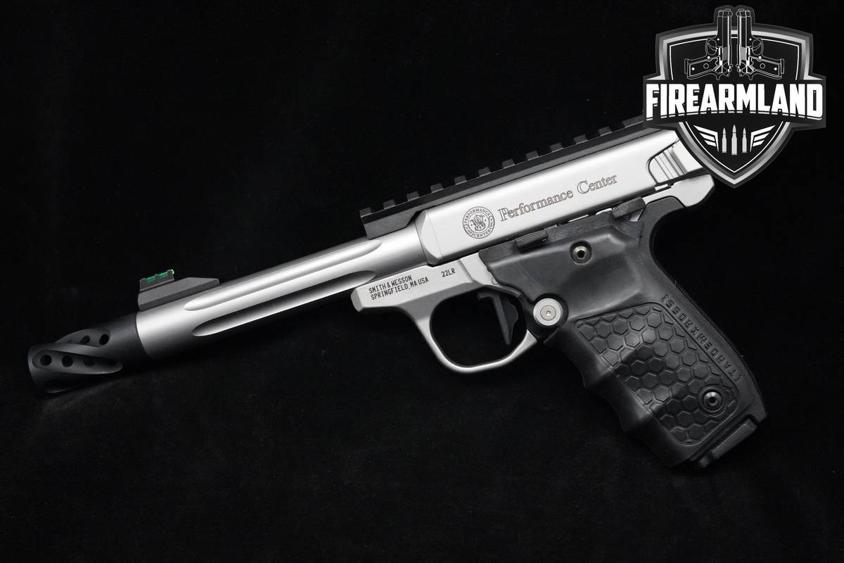 LIKE-NEW Smith & Wesson (S&W) SW22 Victory Performance Center PC 22LR 3MAGS